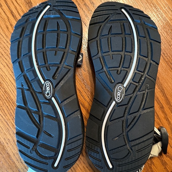 Women’s Chaco z2 Chevron Strap Sandals - Black and White Size 8 - Picture 4 of 5